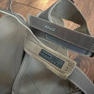 Teva Verra Women’s Size 9 Active Strappy Sandals. Color: Hiking Brown Tan